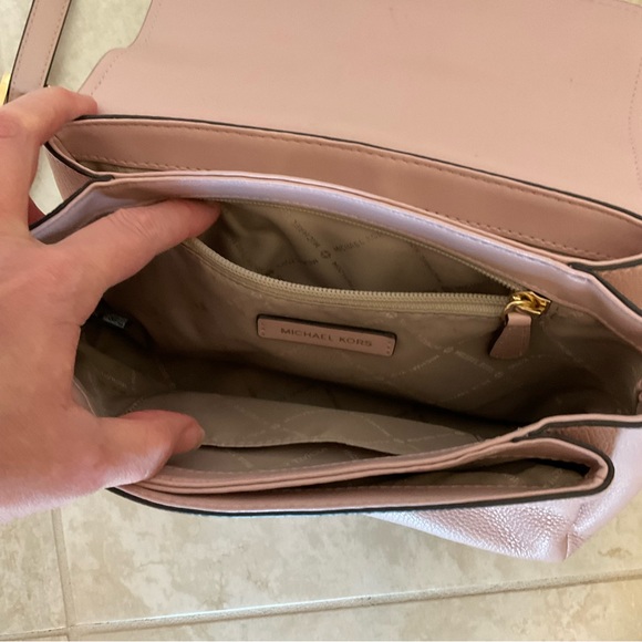 Michael Michael Kors Crossbody Addison small messenger bag In blossom - Picture 12 of 15